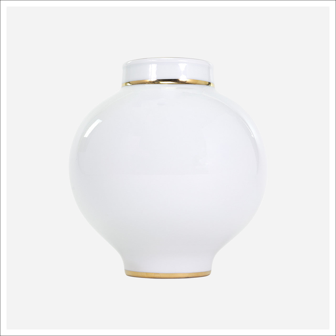 Elaine Vase