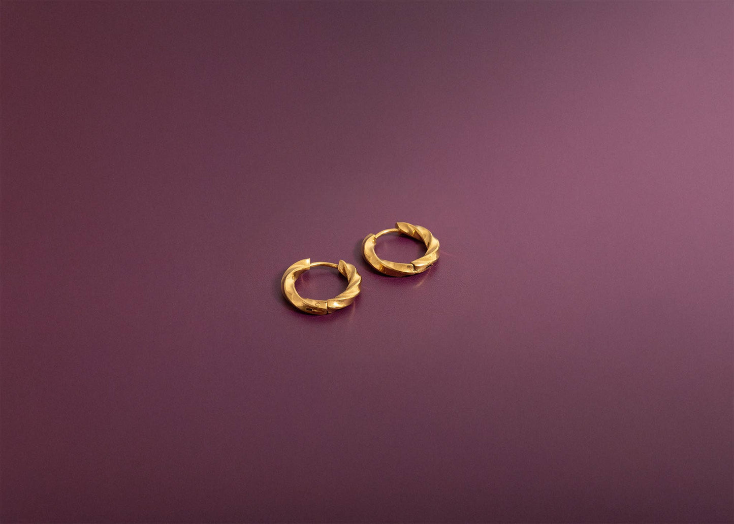 18K Gold PVD Stainless Steel Textured Twisted Huggie Hoop Earrings / ERJ0026: Gold / 18mm