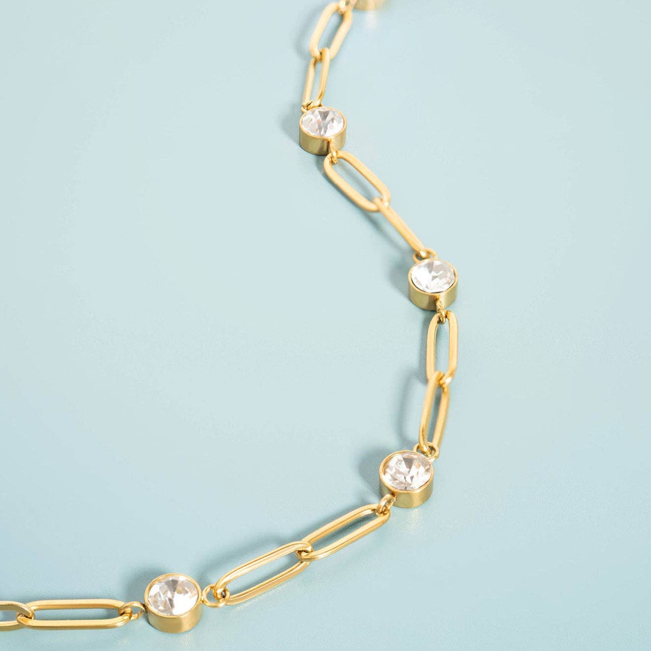 18K Gold PVD Station Stone Stone Paperclip Chain Bracelet: Gold