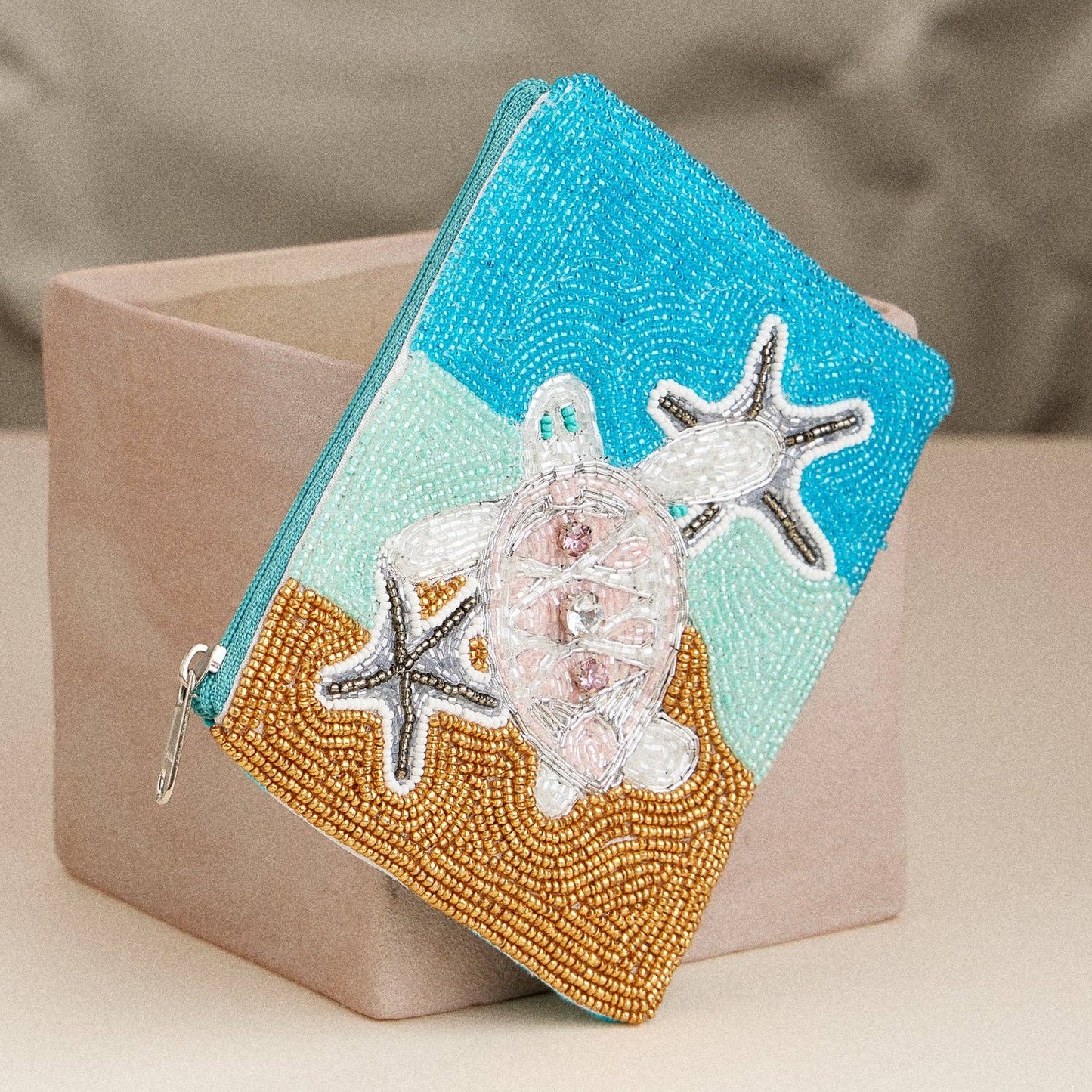 Beaded Sea Turtle Coin Purse – Ocean Beach-Themed Zip Pouch with Starfish & Sand Design for Travel & Everyday Use: White / One / B4KP401