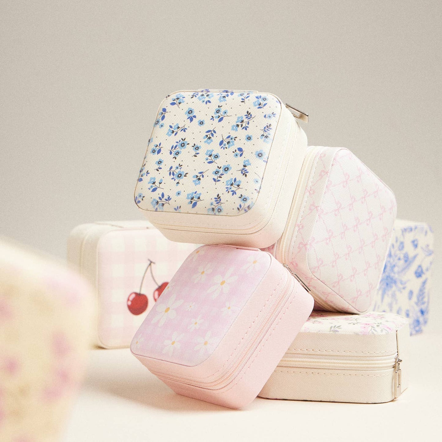 Bow Monogram Print Jewelry Box -Travel Size: Ivory / One / 5AC78043