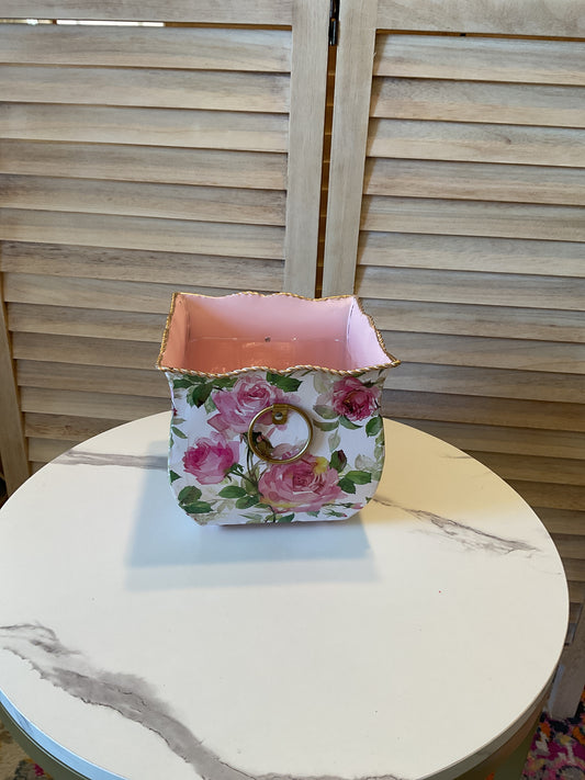 Medium Rose Scalloped
