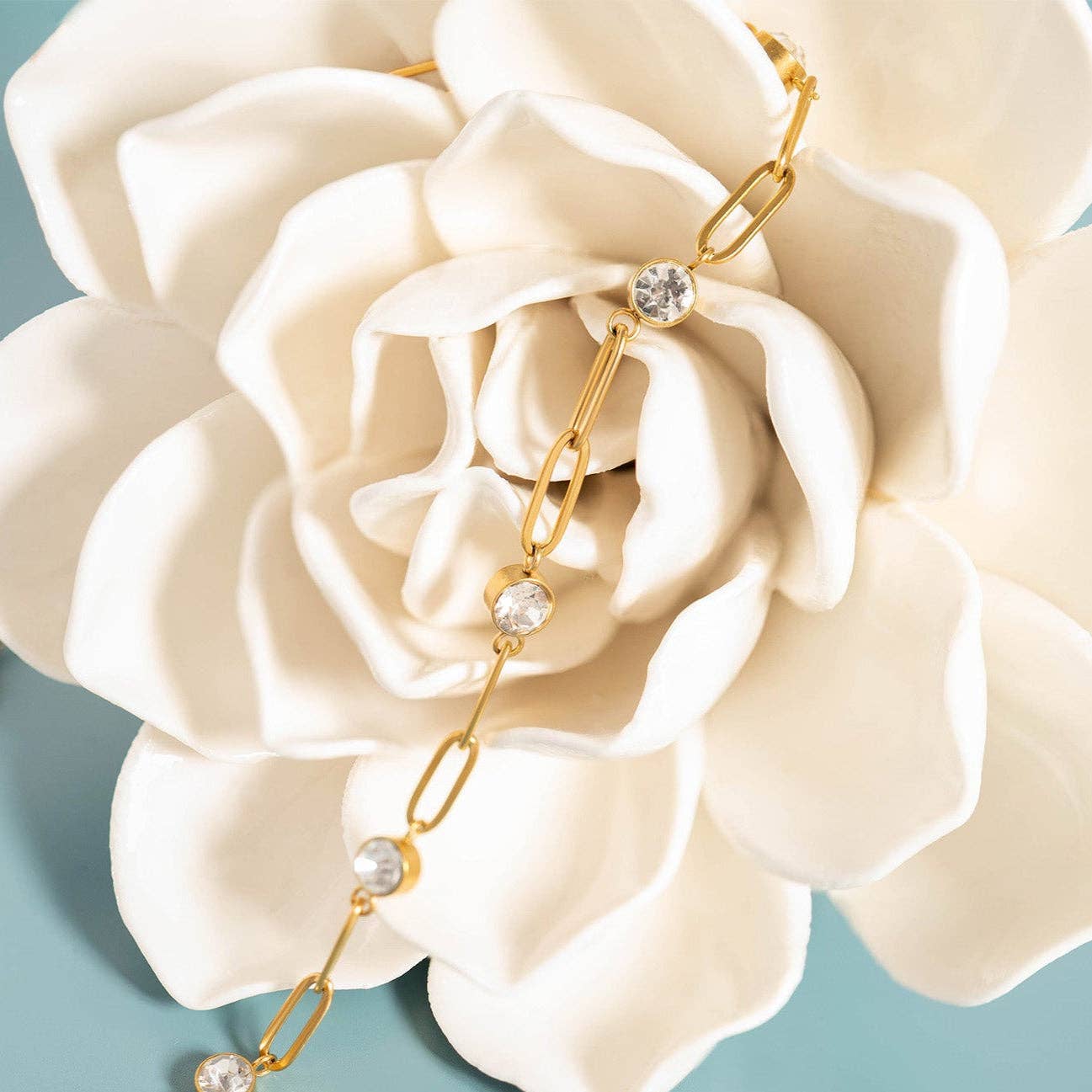 18K Gold PVD Station Stone Stone Paperclip Chain Bracelet: Gold