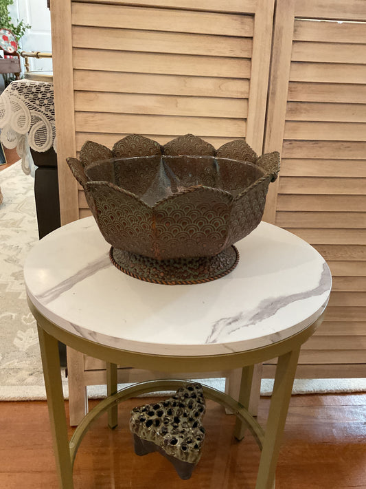 Scalloped Raised  Large