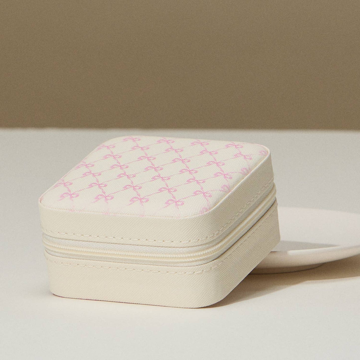 Bow Monogram Print Jewelry Box -Travel Size: Ivory / One / 5AC78043