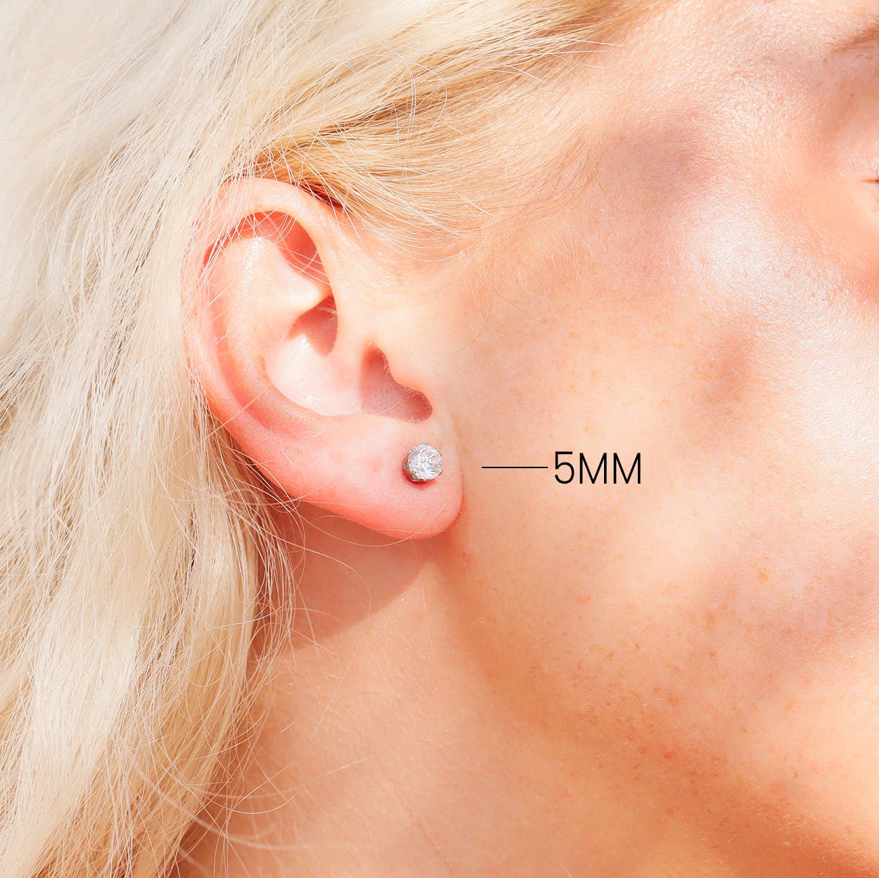 Stainless Steel Round CZ Stud Earrings: Clear/07mm
